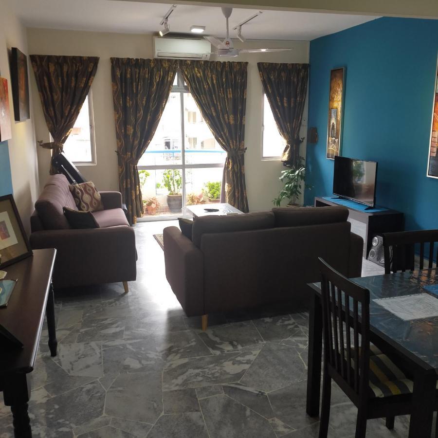 Relaxing Retreats At Cocobay Apartment